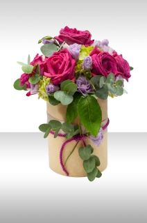 Кутия с цикламени рози - цветна